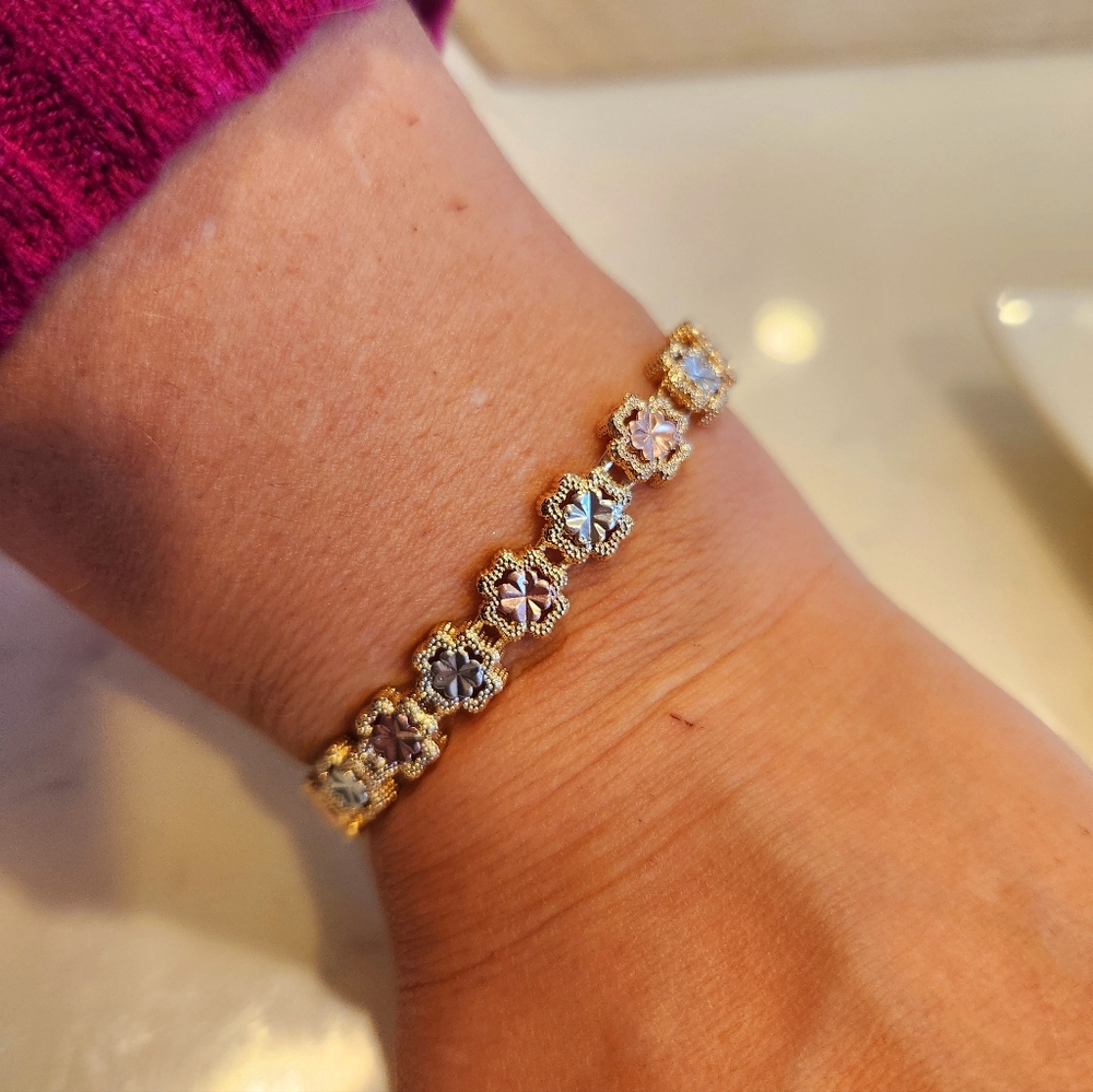 Fashion Braslet. Gold plated, Cubic Zirconia Clover-Shaped, High Quality.19 cm.